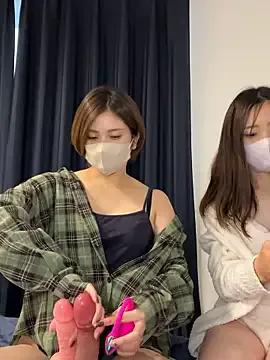 Group Io_chaaan_xxx on StripChat