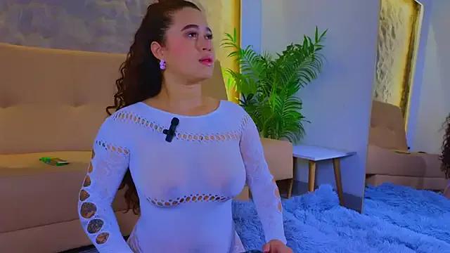 Isa__Blanc on StripChat