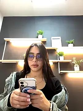 Freechat isabella_jade on StripChat