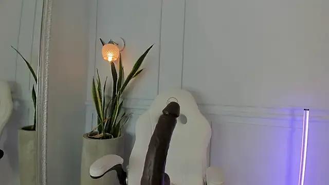 Jazmiinee on StripChat