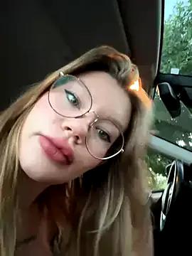 Freechat justmilaa on StripChat