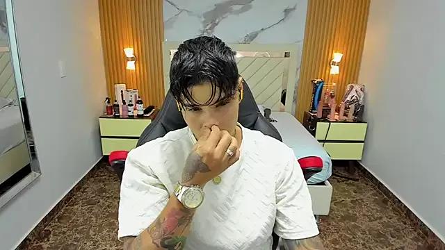 KAROLLJONES1 on StripChat