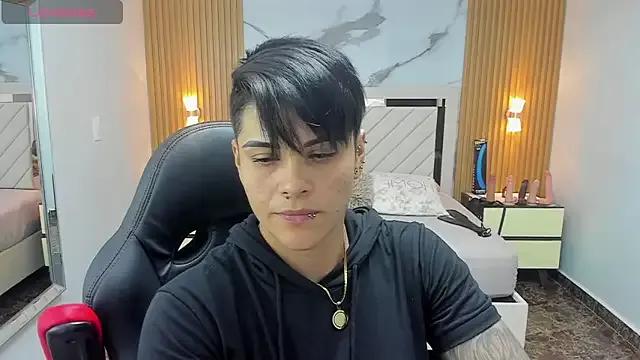 KAROLLJONES1 on StripChat