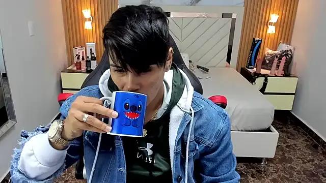 KAROLLJONES1 on StripChat