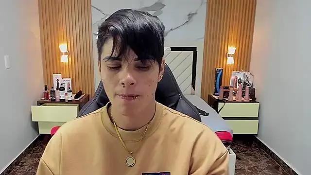 KAROLLJONES1 on StripChat