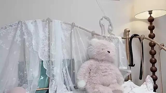 kiraa-0051 on StripChat