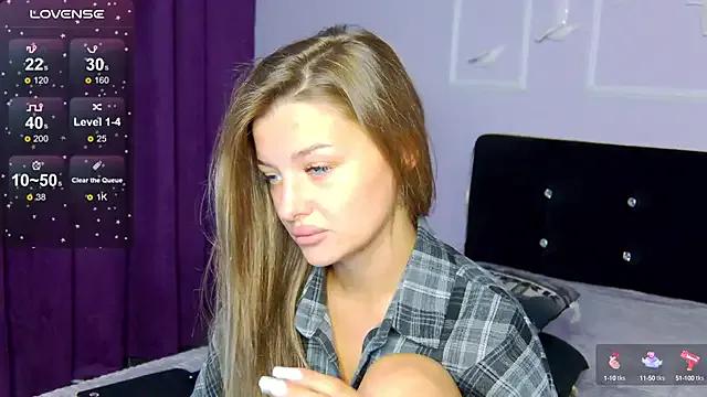 LindaBrilliant on StripChat