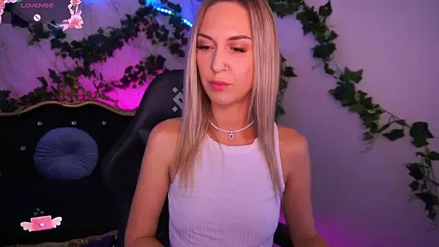 LovelyMollyy on StripChat