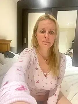 Freechat madamlillyrose on StripChat