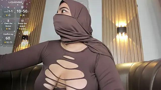 malak_nanyy on StripChat