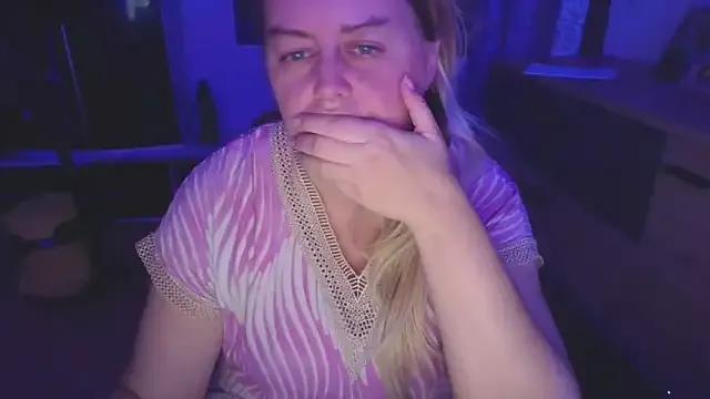 Meliss_Official9 on StripChat