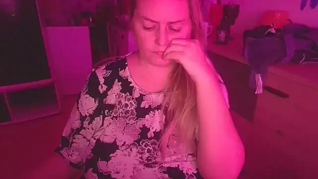 Meliss_Official9 on StripChat