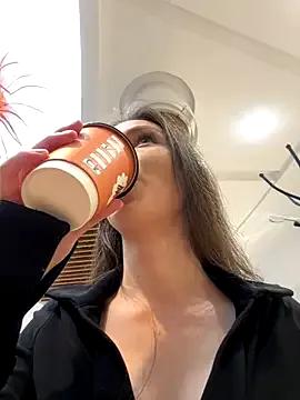 MilaBee on StripChat