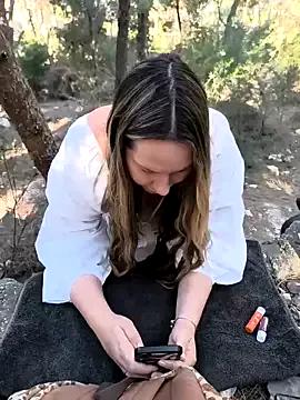 Mona_Plus on StripChat