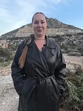 Mona_Plus on StripChat