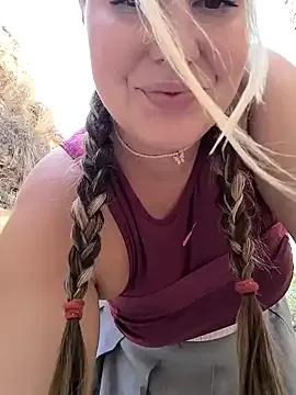 Mona_Plus on StripChat