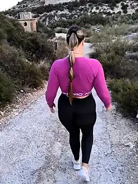 Mona_Plus on StripChat