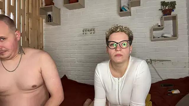 MrMrsRight on StripChat