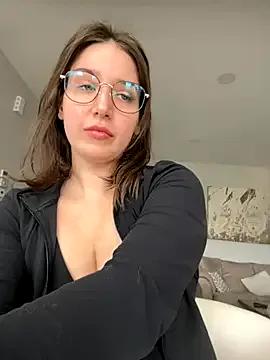 Freechat nerdynina on StripChat
