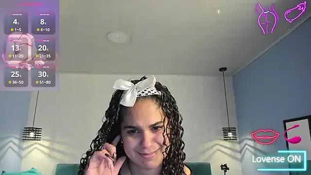 Freechat ninna_curly on StripChat