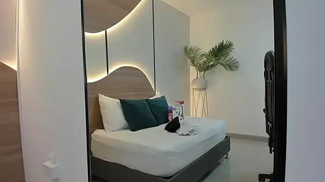 norah_777 on StripChat