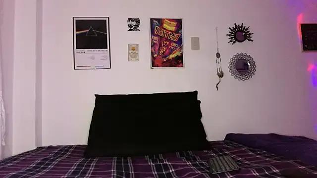 plutonbluemooon333 on StripChat