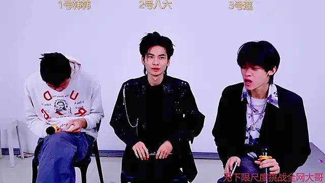 QYBOYS_002 — 3.Designate one person to undres