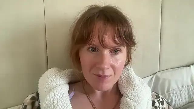 redheadrosie69 on StripChat
