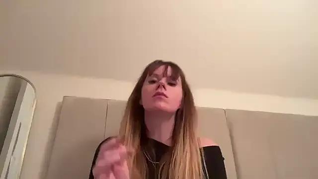 redheadrosie69 on StripChat