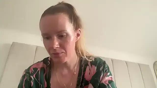 redheadrosie69 on StripChat