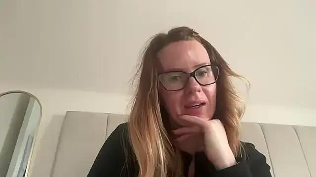 redheadrosie69 on StripChat