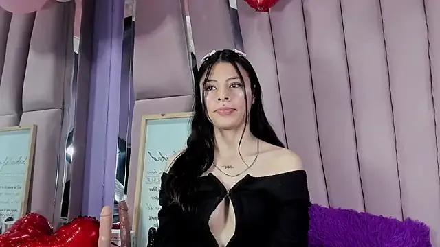 Sasha_Petitte on StripChat