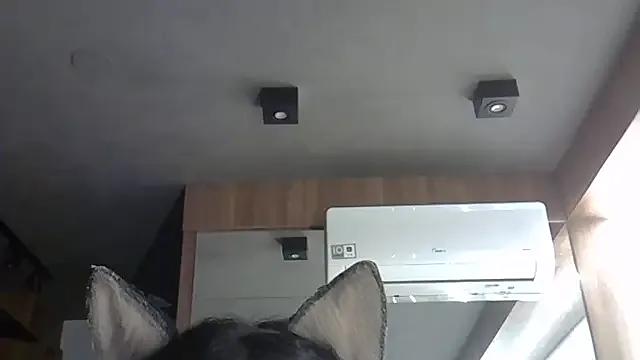 SkinnyKitten on StripChat