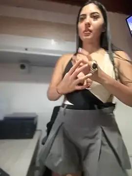 Sofia_Collins- on StripChat