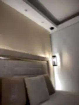 Sofia_Collins- on StripChat