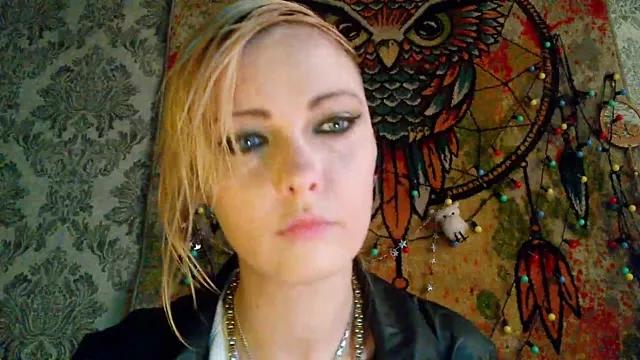 Freechat WildMissNiks on StripChat