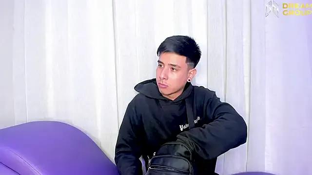 Yourslust_ on StripChat