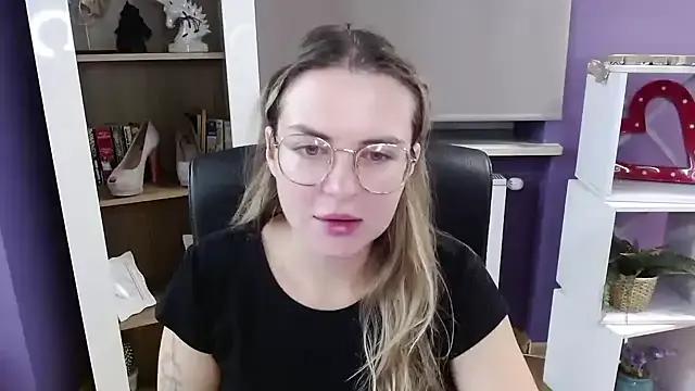 Zoey_Erotic on StripChat