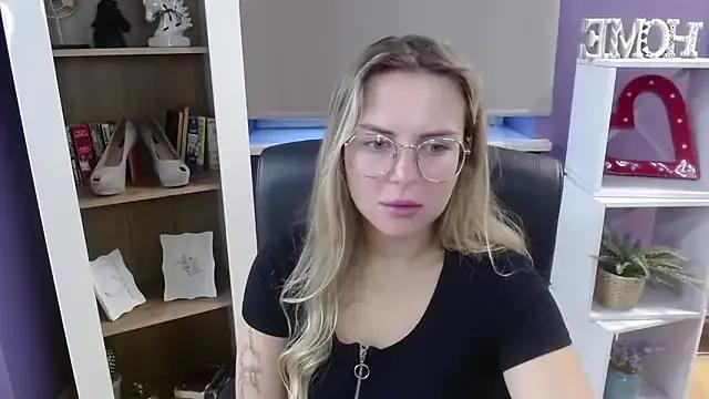 Zoey_Erotic on StripChat