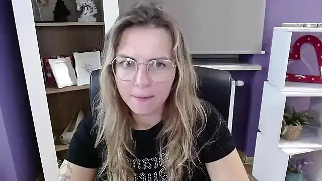 Zoey_Erotic on StripChat