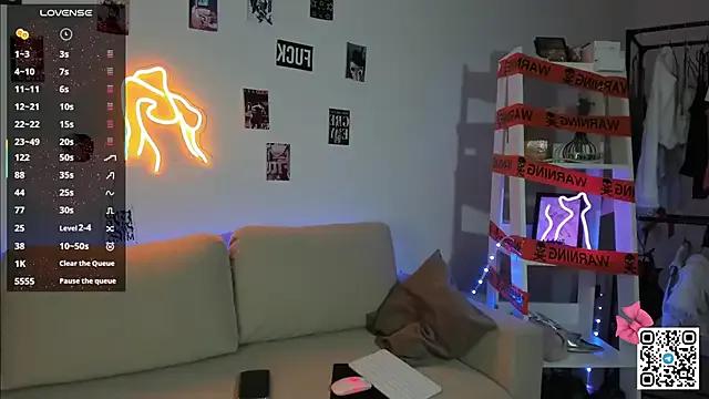 ZoniaEsshaki on StripChat